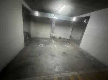 Venta de Cochera de 13 m² en Edificio Moderno de Chorrillos