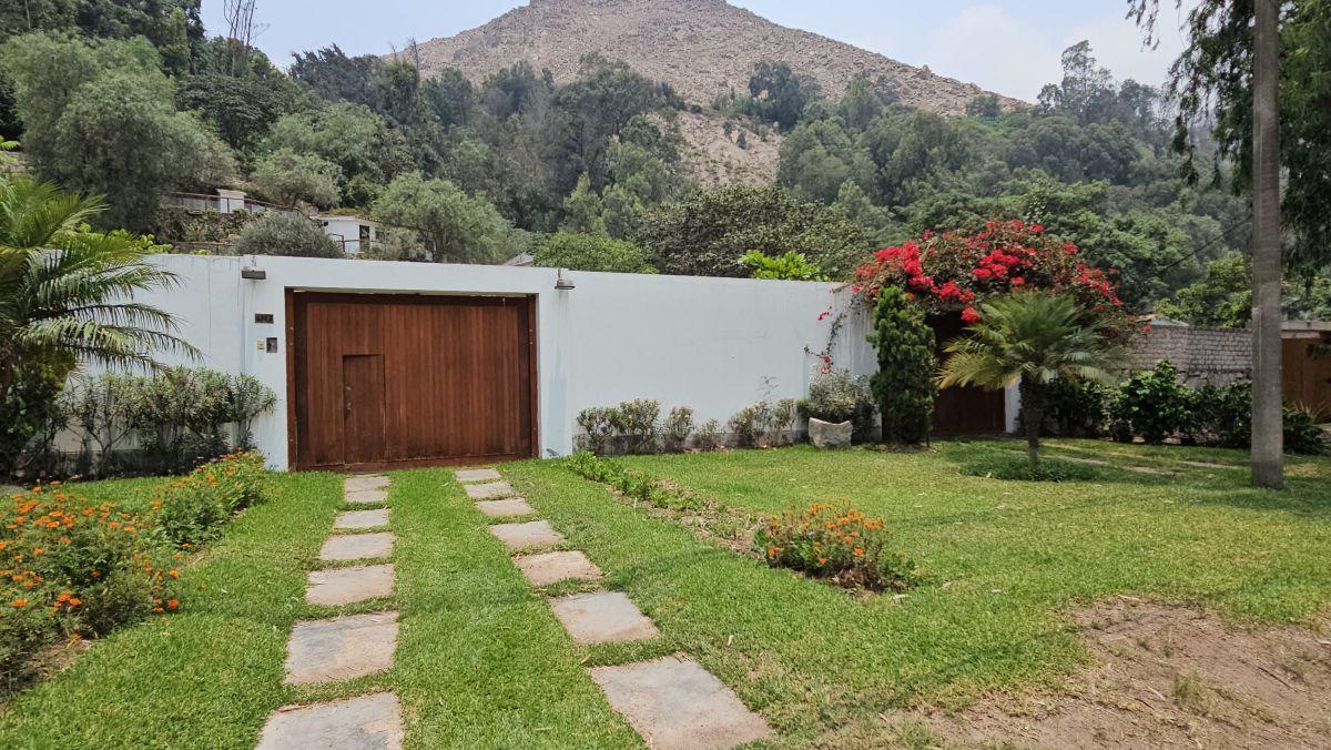 Vendo Casa de Campo, 8 Dormitorios en Chaclacayo California Piscina Terapéutica