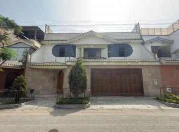 Amplia Casa en Venta – Urbanización San Antonio de Carapongo