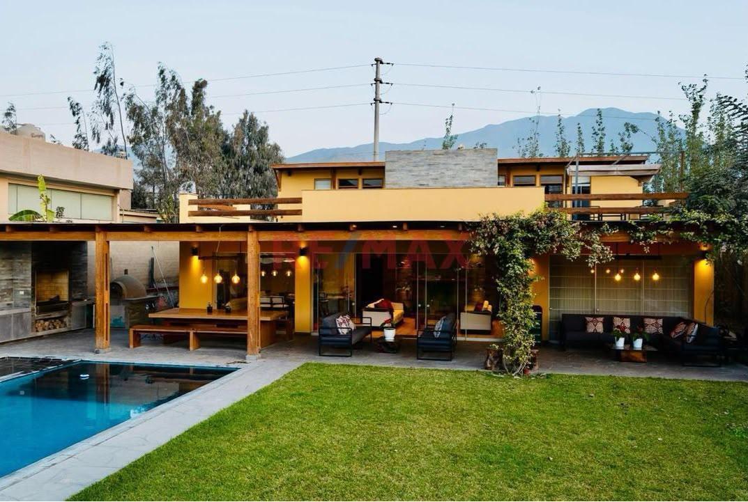 Cieneguilla, Venta Casa de Campo Premium con Piscina y Jardin