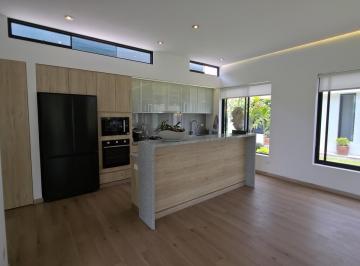 Venta Casa de Estreno con Piscina en Cieneguilla - Condominio La Quebrada