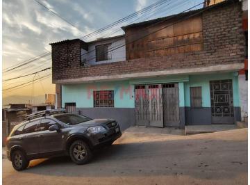 Casa en Venta en Comas - 200 m², 8 Habitaciones, Amplio Terreno