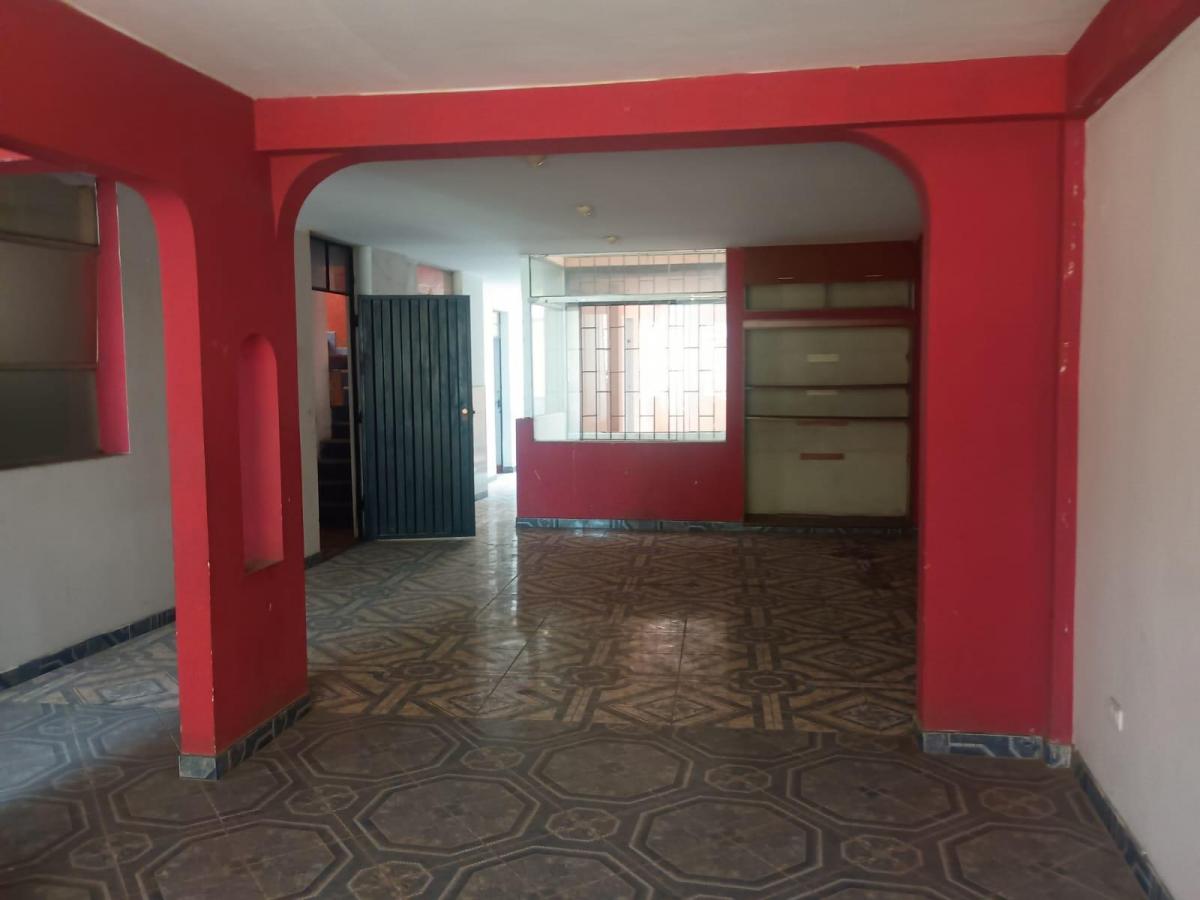 Calle Flora Tristan 1xx - Vendo Casa 3 Pisos 1 Cochera Frente a Parque Cerca Av Belaunde con Tupac