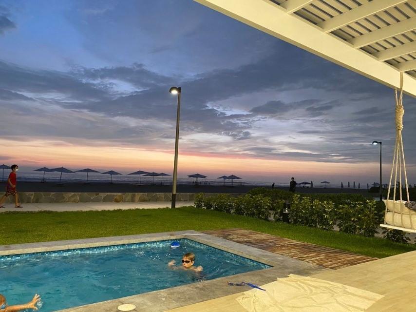 Vendo Hermosa Casa de Playa Vta Al Mar, en Cond. Mikonos, Asia