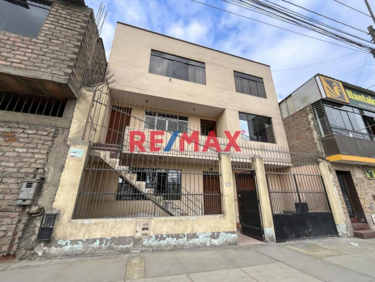 Casa Multifamiliar con 2 Departamentos Independientes y Zonificación Cv/rdm"