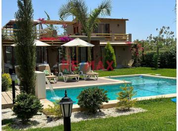 Gran Venta: Casa de Campo con Piscina en 1, 000 m²