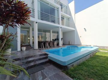 En Venta Casa de Playa con Piscina, Huanchaco, Trujillo