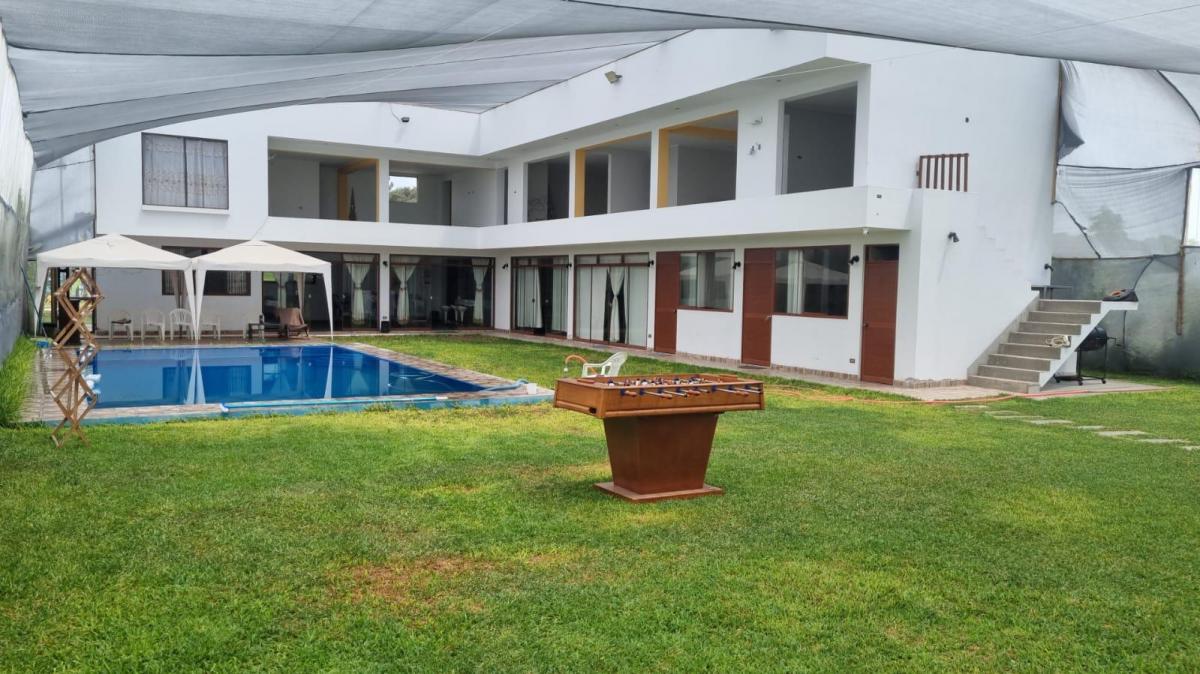 Venta Casa de Campo en Huaral con Piscina 5b 8h Cochera