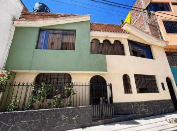Casa a Pasos de La Av. Andrés Avelino Cáceres