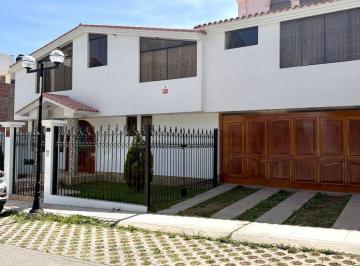 Exclusiva Casa en Venta – Urb. Killari II