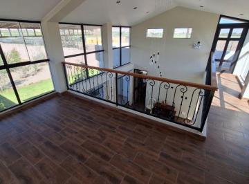Casa en Venta de 3 Pisos en La Joya - con 3 Cocheras Techadas