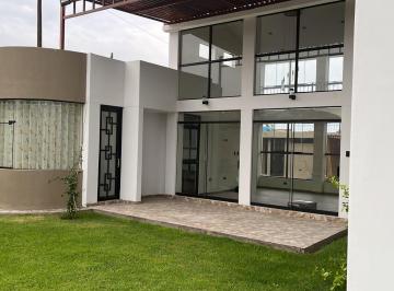 Amplia Casa Moderna Frente a La Biocámara de La Joya