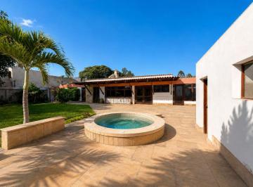 Espectacular Residencia en Club Campestre El Haras | 1, 628 m² de Exclusividad, Jardines y Confort