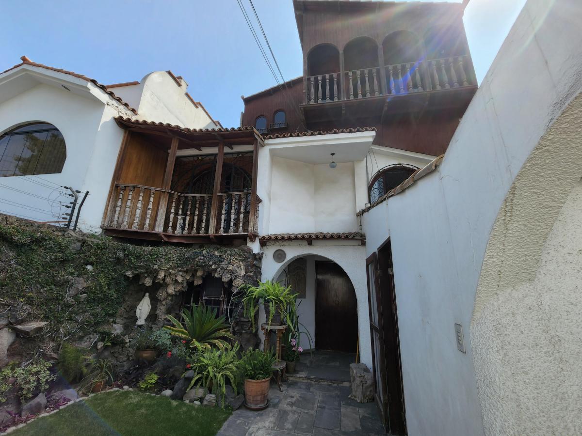 Se Vende Casa Frente a Parque en La Molina