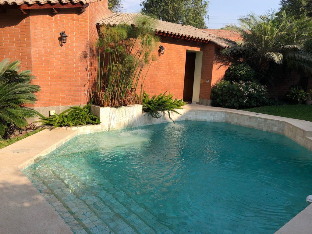 Vendo Magnifica Casa en Condominio en Av Raul Ferrero La Molina
