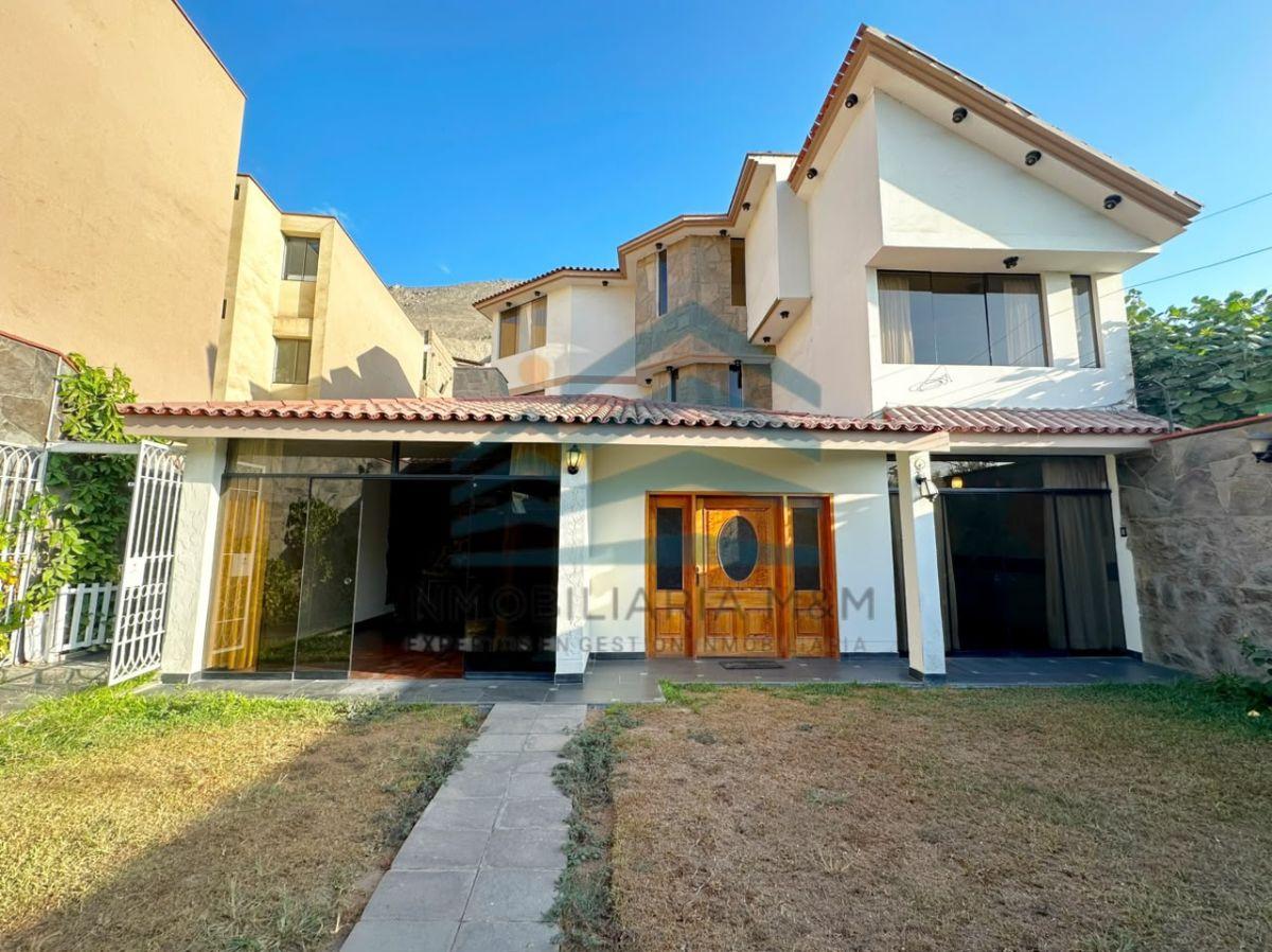 Venta de Exclusiva Casa con Piscina en La Rinconada del Lago – La Molina