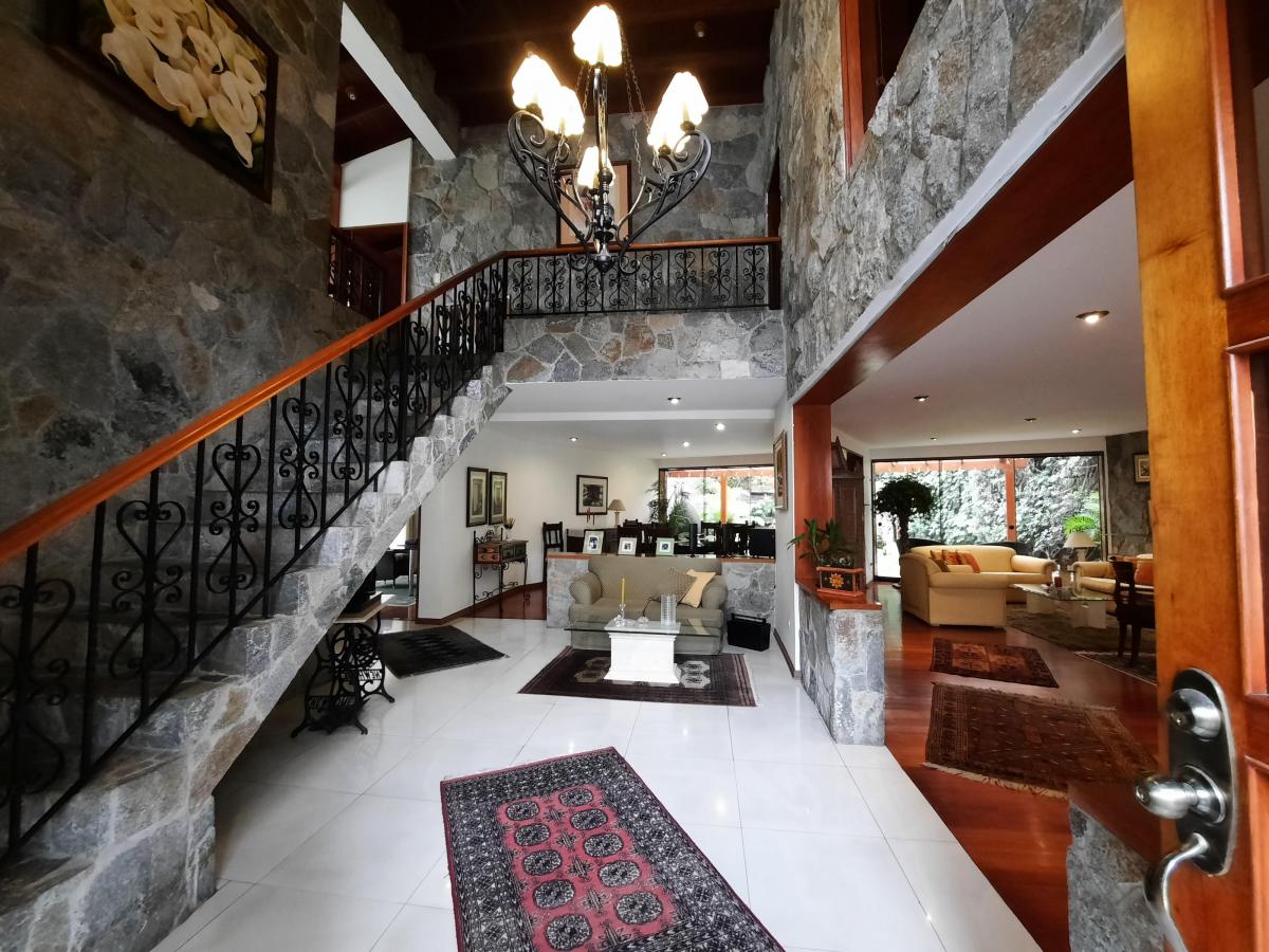 Casa en Venta, Urb. Lomas de La Planicie.