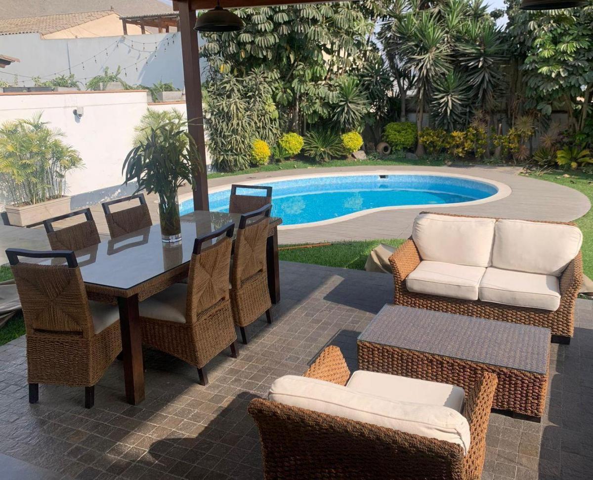 ¡Vive en La Molina! Espectacular Casa con Piscina y Jardines Privados en Una Ubicación Exclusiva