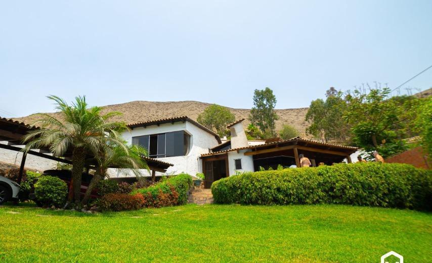 Vendo Hermosa Casa en Calle El Golf N 4, Urb. La Planicie, La Molina