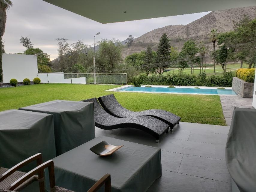 Vendo Linda Casa en Calle El Golf N 4, Urb. La Planicie, La Molina