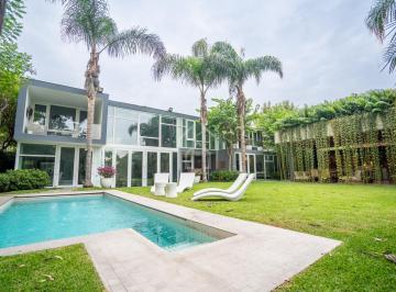 Inigualable Casa Frente Al Golf La Planicie, Acabados Premium y Cava de Vino