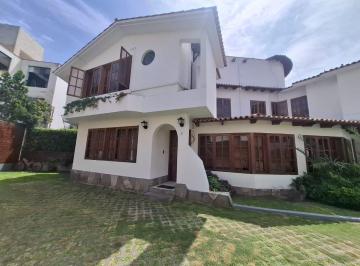 Venta Casa de Tres Pisos en La Molina en Urb. Campoverde con Piscina Area Comun