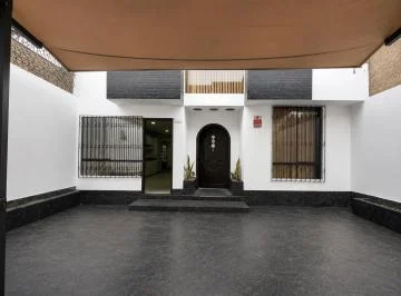 Vendo Casa 3 Pisos en Santa Patricia, La Molina