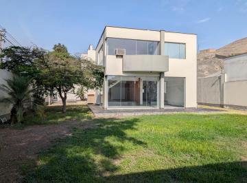 La Molina: Casa en Venta| 500 m² | 4 Dormitorios | Amplias Áreas Verdes