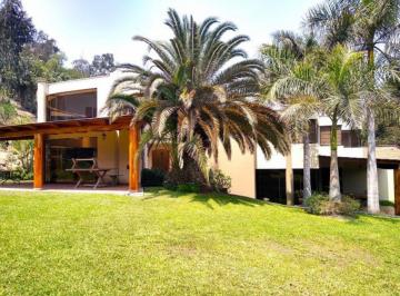 Vendo Linda Casa - La Plancie - Gran Jardín - 4 Dormitorios - 4 Cocheras - Frente a Parque