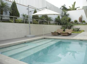 Exclusiva Casa Frente Al Lago en La Molina - Lujo y Espacio