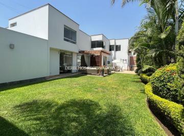 Linda Casa de At. 348 m² en Condominio de 3 Casas en El Sol de La Molina