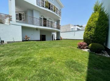 A. T: 521 m² - Casa con Gusto Exquisito Estilo Europeo