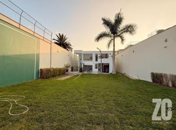 ¿Buscando Una Casa Amplia en Venta con Jardín y 4 Habitaciones?