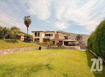 ¿Buscas Una Casa Amplia con Jardín y Piscina?