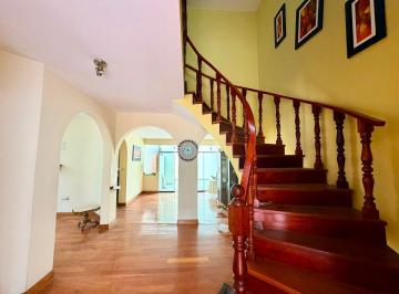 Se Vende Casa de 2 Pisos Sin Aires