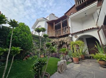 Venta Casa Frente a Parque en La Molina. 04 Dormitorios