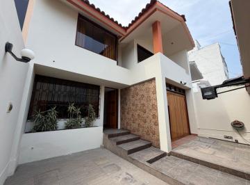 Venta Casa en La Molina | Amplios Espacios y Excelente Ubicación