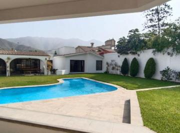 Venta de Casa con Piscina en La Molina 1080 m²