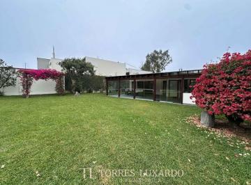 Casa con 04 Dormitorios en Venta, de 1104 m² de Terreno en La Molina