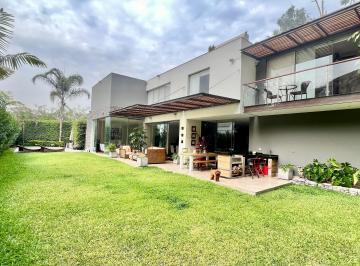Venta Moderna Casa en La Planicie