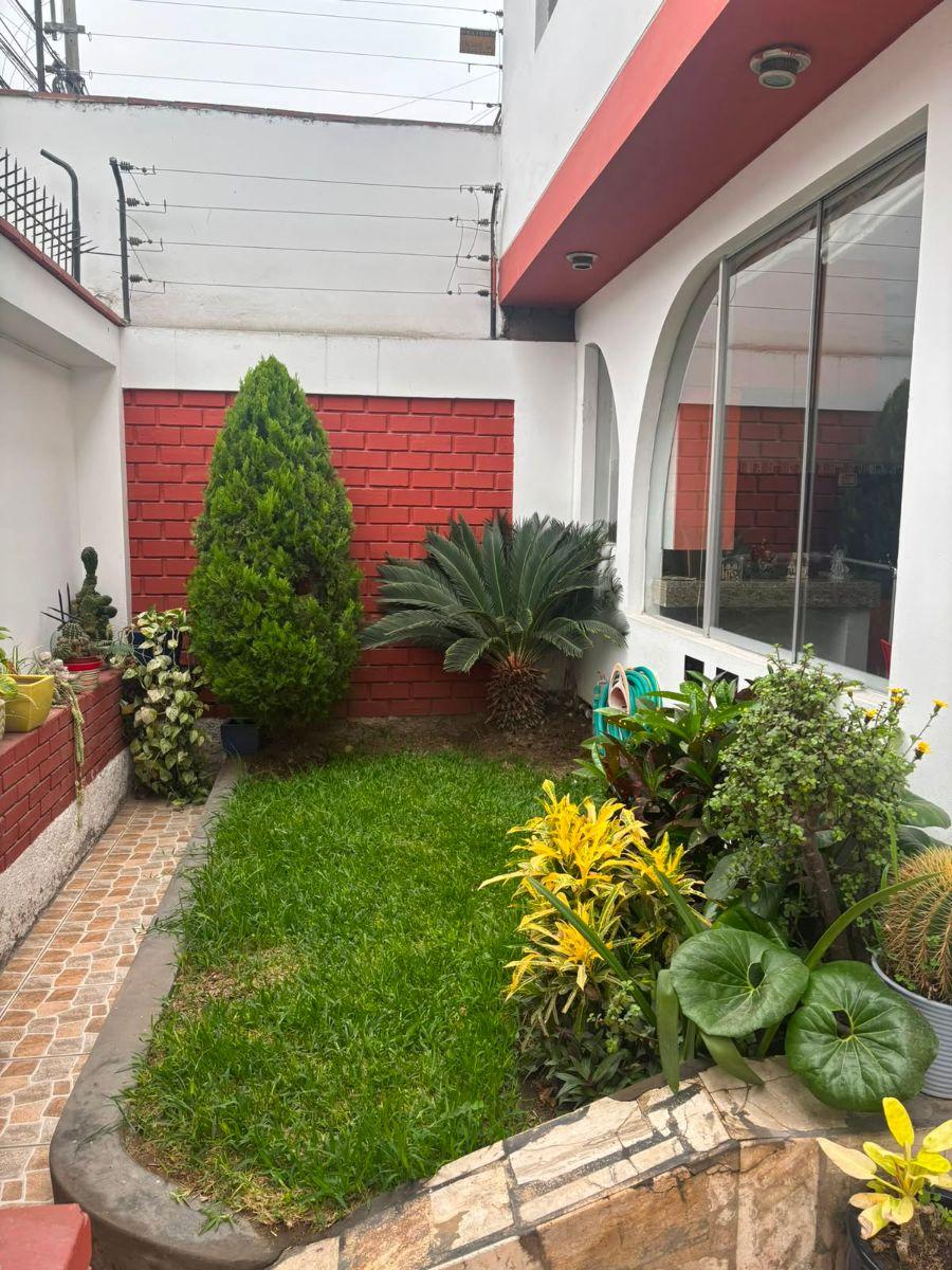 Linda Casa 300 m² Frente a Parque en Los Cedrones - La Molina