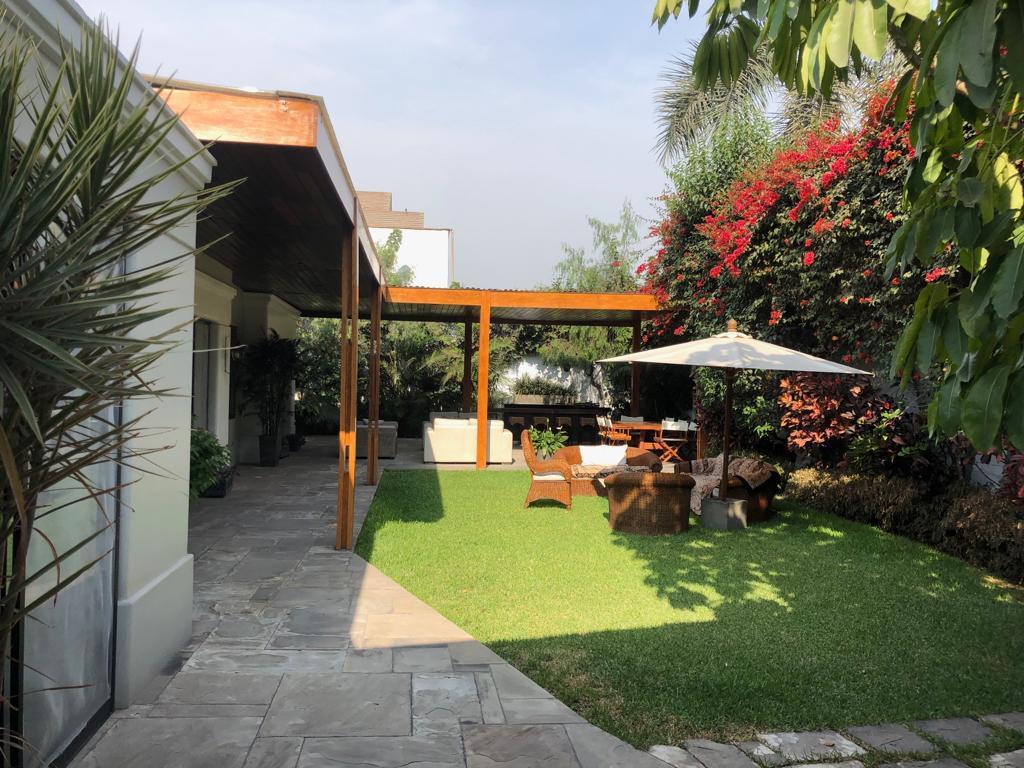 Bella Casa At *990 M²* Frente a Parque, Zona Cerrada - Camacho
