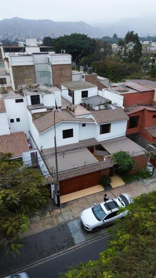 Oportunidad Única en La Molina: Casa + Permisos Comerciales