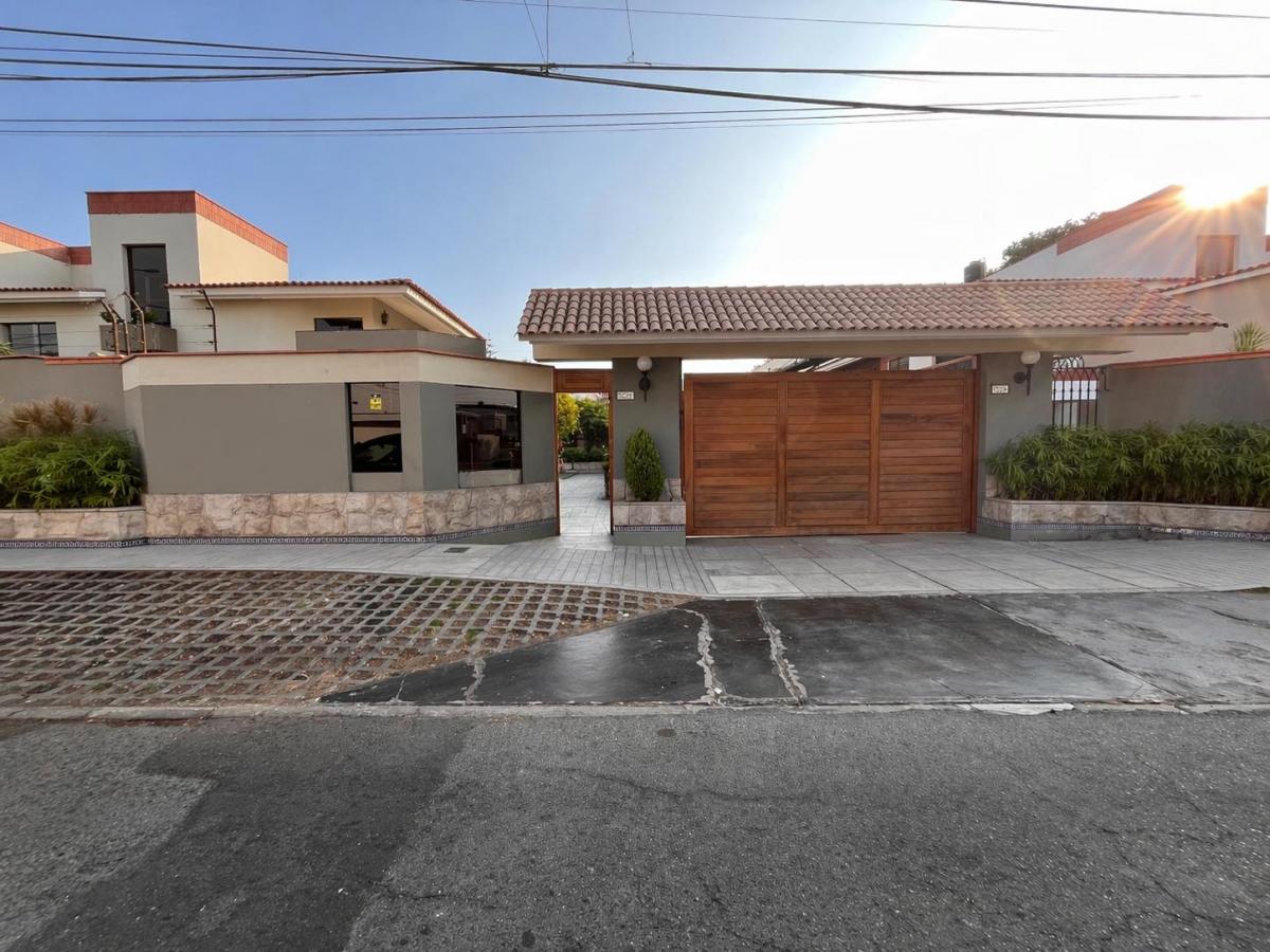 Casa en Venta en Exclusiva Zona Privada – La Molina