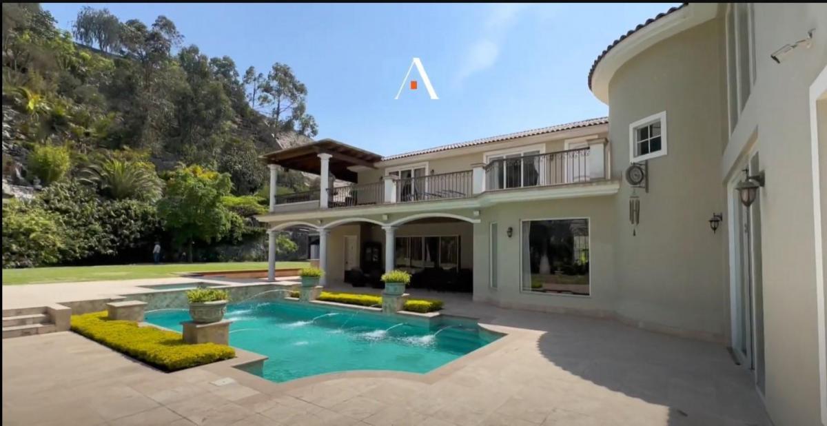 Venta Mansión Exclusiva en La Planicie con Piscina y Cascada: El Oasis de Lujo Que Soñaste
