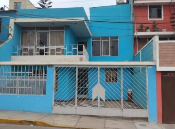 Hermosa y Amplia Casa Frente Al Parque