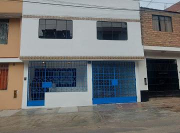 Casa de 3 Pisos en Venta + Local en Venta en La Perla Ac 260 m²