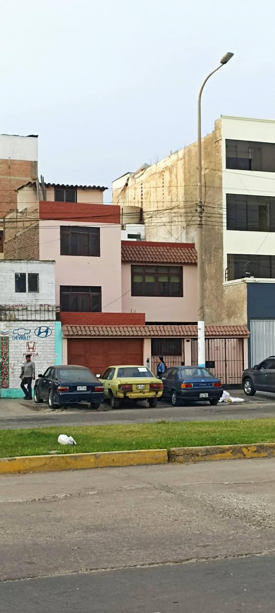 Casa - Local Comercial en Av. Haya de La Torre - Bajó de Precio