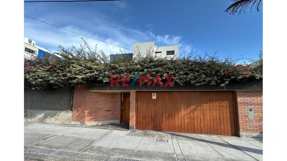 Se Vende Linda y Moderna Casa en La Punta a Una Cuadra de La Playa Cantolao!