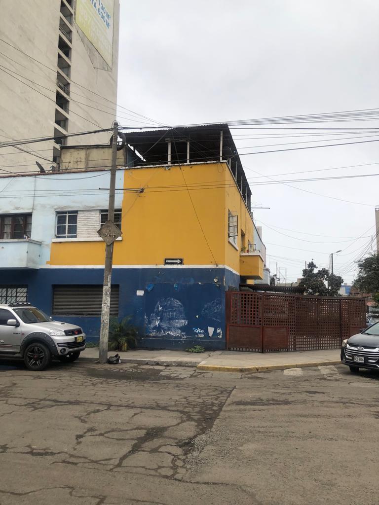 Venta de Casa Como Terreno - La Victoria